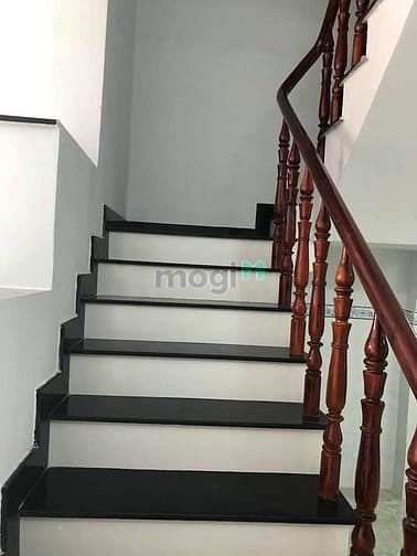 Hình ảnh Nhà phố có diện tích 4 m x 11 m đúc suốt 1 tấm