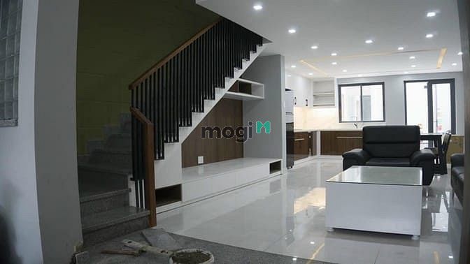 Hình ảnh Cho Thuê Nhà 686/5 CMT8, P5, Tân Bình. DTSD 200m2