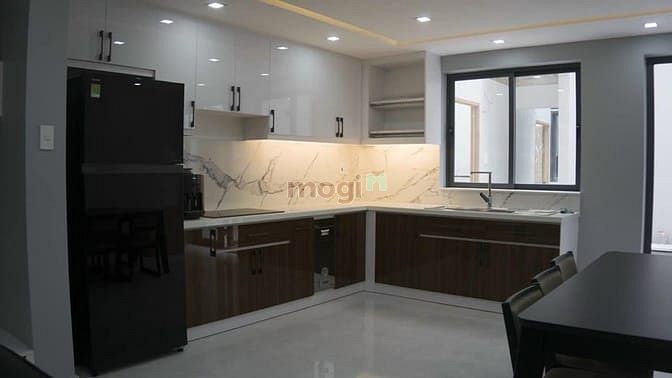Hình ảnh Cho Thuê Nhà 686/5 CMT8, P5, Tân Bình. DTSD 200m2