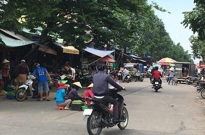 Hình ảnh Cần vốn nên tôi bán miếng đất thuộc đường chợ, dân cư đông, đường lớn