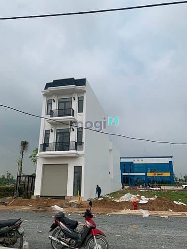 Hình ảnh Kẹt tiền bán đất gần chợ Hưng Long, dt 100m2, giá 1.5 tỷ