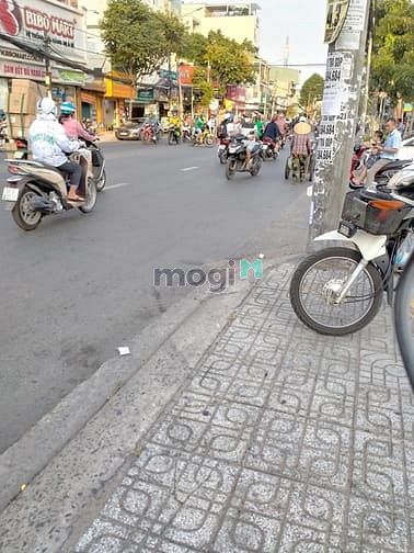 Hình ảnh Bán lô đất MT Đoàn Như Hài, P. 12, quận 4, giá 1.5 tỷ/90m2, sổ riêng
