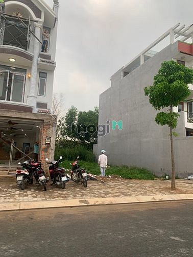 Hình ảnh Cần sang gấp 2 nền đất 8 x 23m, đường Võ Văn Vân và Trần Văn giàu