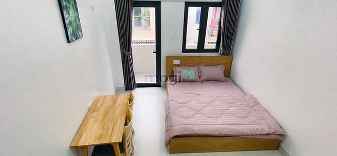 Hình ảnh CHDV ban công, full nội thất, nằm gần ga xe lửa. Q3