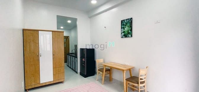 Hình ảnh CHDV ban công, full nội thất, nằm gần ga xe lửa. Q3