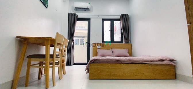 Hình ảnh CHDV ban công, full nội thất, ngay ga tàu. PN