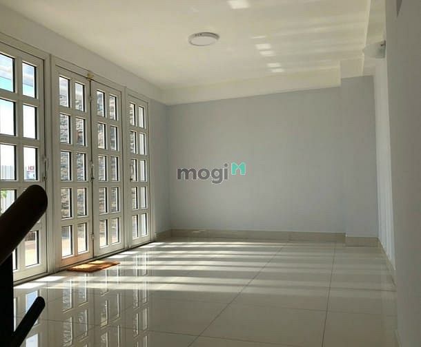 Hình ảnh Cho thuê nhà 208/5a Sư Vạn Hạnh, P12, Quận 10, dtsd 180m2