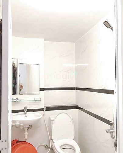 Hình ảnh Cho thuê nhà 108/6 Cộng Hoà, Phường 4, Quận Tân Bình. DTSD 180m2