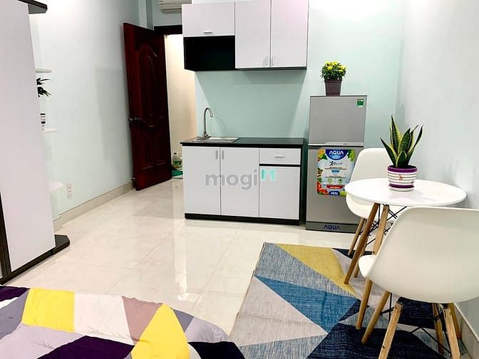 Hình ảnh CHDV ban công, full nội thất, ngay ga tàu. Q3