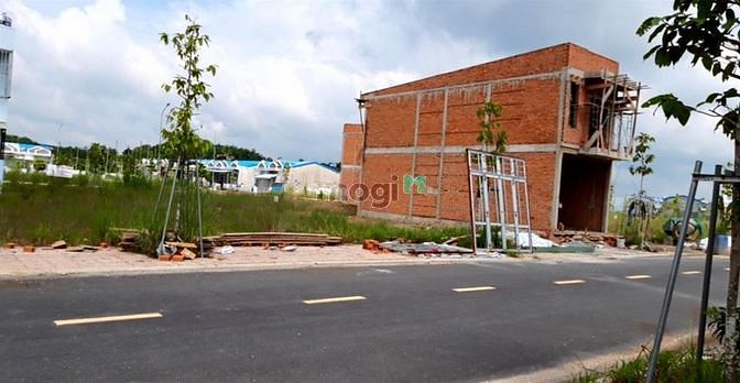 Hình ảnh Cần bán lô đất MT An Phú Đông 13,Q12.Sổ hồng trao tay,Giá chỉ 2.5 tỷ