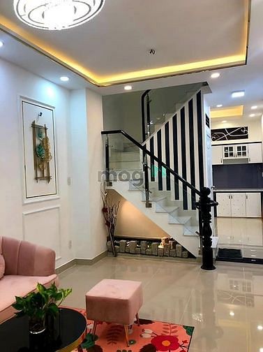 Hình ảnh Chỉ 3 tỷ 5 bán gấp nhà 4 tầng BTCT Đường C1 Tân Bình