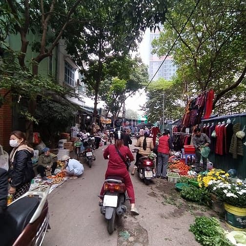 Hình ảnh Cho thuê nhà phố Trần Quốc Hoàn 80m2 MT 9m 30tr