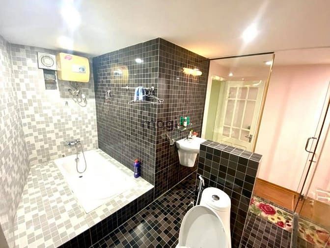 Hình ảnh Nhà ĐẸP Long Biên, TẶNG NỘI THẤT - 10m Ô Tô, Dt 42m2 x4.5T chỉ 2.6 tỷ