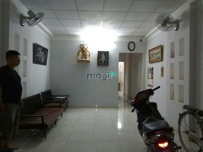 Hình ảnh Nhà mới có nội thất hẻm Lê Trọng Tấn