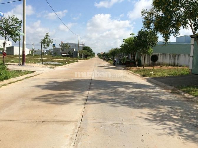 Hình ảnh Bán Đất Đối Diện Siêu Thị, Ngay Cổng Chính Ql13, Dân Đông, Shr, Chính