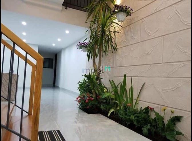 Hình ảnh Cho Thuê Nhà 154A Phạm Văn Hai, P3, Tân Bình. DTSD 200m2