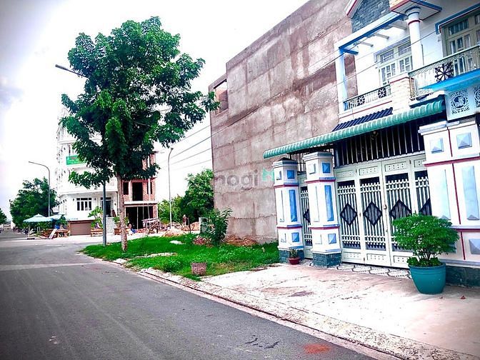 Hình ảnh Sang lại lô góc 99m2 MT Hồ Văn Long, Tân Tạo Bình Tân. Gần trường học