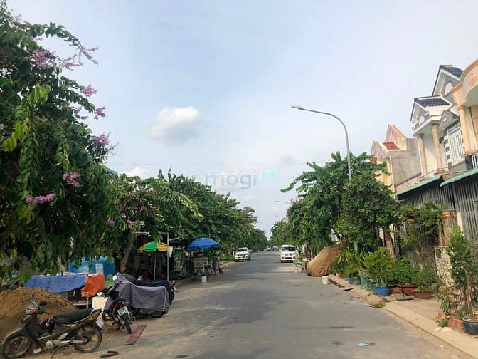 Hình ảnh Sang lại lô góc 99m2 MT Hồ Văn Long, Tân Tạo Bình Tân. Gần trường học