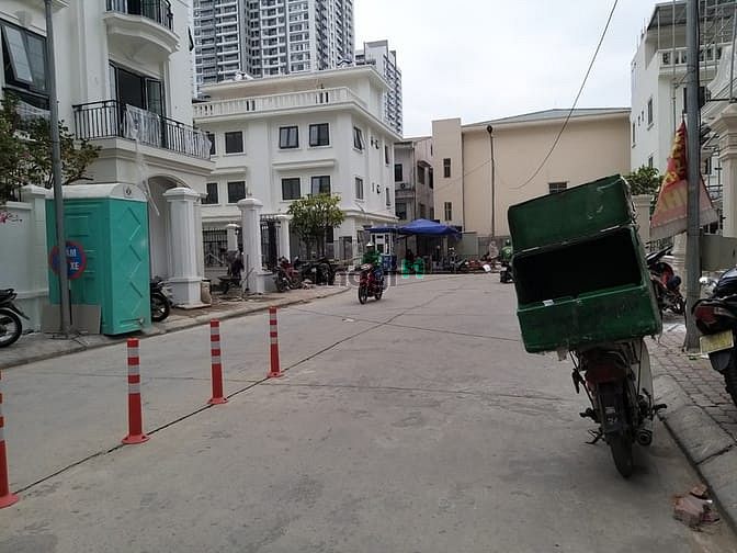 Hình ảnh Cho thuê mặt bằng 400m2 mặt đường Đại Lộ Thăng Long, Mễ Trì showroom
