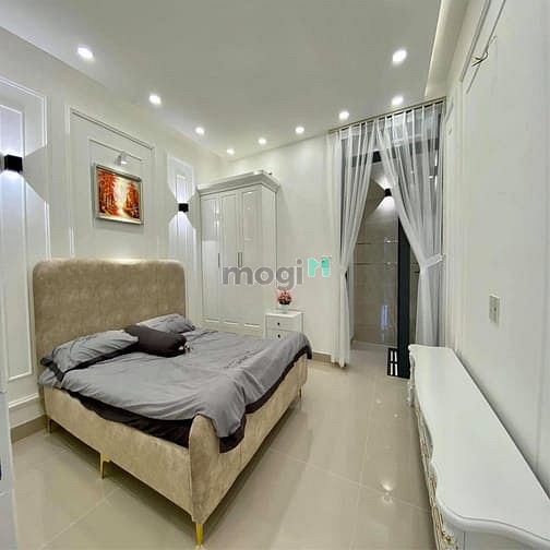 Hình ảnh Bán nhà phố phong cách Tân cổ điển, sang trọng và lịch lãm