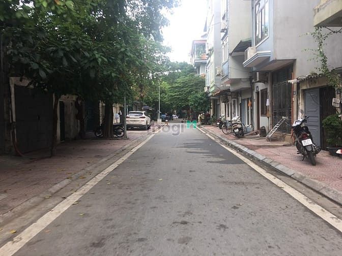 Hình ảnh Khẩn gấp, cần bán đất phố Hoa Lâm 107m MT4m đường 5m, kinh doanh tốt