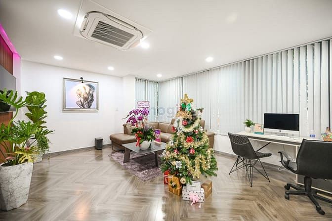 Hình ảnh Cho Thuê MT Đường 3/2, DT: 300m2, MT 10m, 3 Tầng, 110tr/th