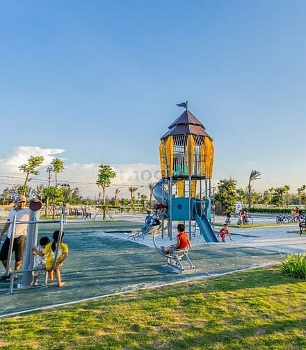 Hình ảnh Bán đất xây nhà tại Đà Nẵng đường 36m đối diện Cocobay
