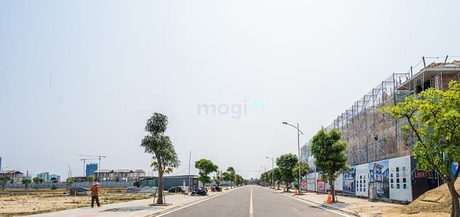 Hình ảnh Bán đất xây nhà tại Đà Nẵng đường 36m đối diện Cocobay