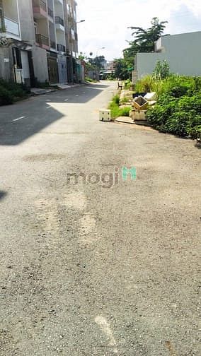 Hình ảnh Cần bán gấp bán đất Khu Tên Lửa đường nội bộ 20m, dân đông