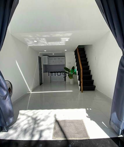 Hình ảnh Cho thuê nhà nguyên căn mới xây 1025b Cách Mạng Tháng 8