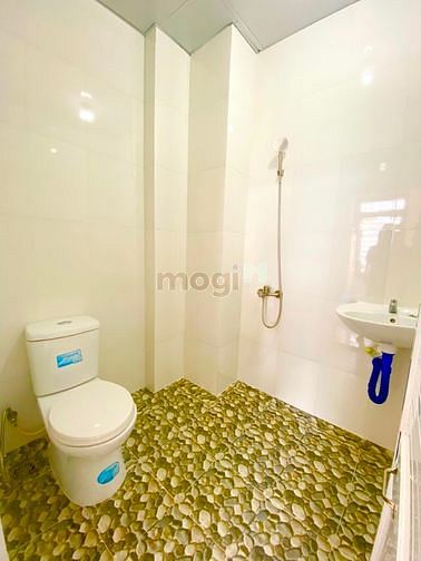 Hình ảnh ptro mới xây, thang máy, ban công, NT cơ bản.Q10