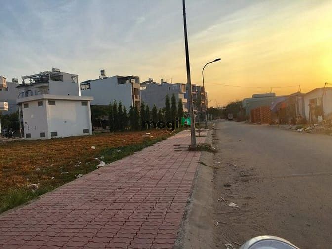 Hình ảnh Bán lô đất 100m2 đường Lê Cơ gần BX Miền Tây,giá 3.3 tỷ,sổ hồng riêng