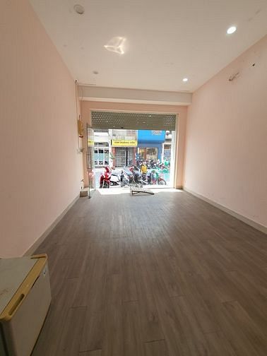 Hình ảnh Cho thuê Nhà 31C Hoàng Việt, P4, Tân Bình. dtsd 250m2