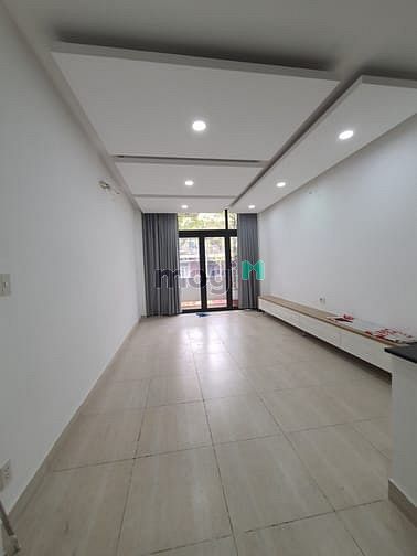 Hình ảnh Cho thuê Nhà 31C Hoàng Việt, P4, Tân Bình. dtsd 250m2