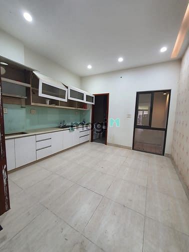 Hình ảnh Cho thuê Nhà 31C Hoàng Việt, P4, Tân Bình. dtsd 250m2