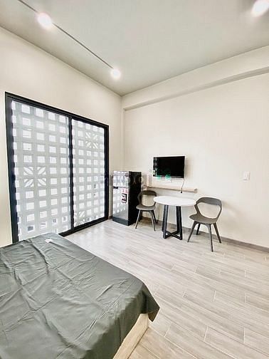 Hình ảnh CH32m2, fullNT cao cấp, Trần Quang Diệu, Quận 3. Ban công thoáng mát.
