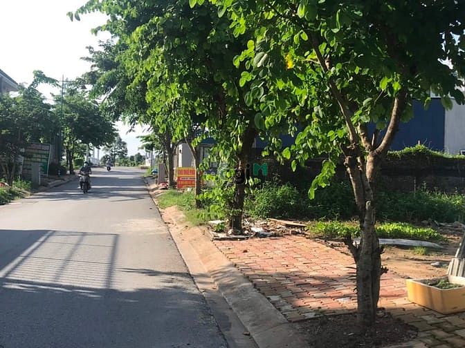 Hình ảnh Bán Lô Đất Thổ Cư 220m2 Cách TT Sài Gòn 1Km,Shr,C.Chủ,Giá 23Tr/m2