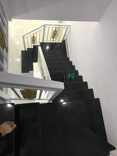 Hình ảnh Nhà đẹp 3 phòng có phòng dưới đất,gần chợ trượng học