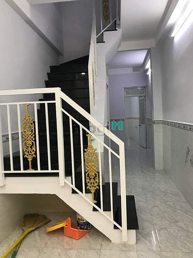 Hình ảnh Nhà đẹp 3 phòng có phòng dưới đất,gần chợ trượng học