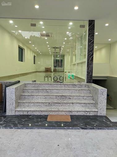 Hình ảnh Cho thuê nhà 5 tâng mặt phố Trần khát Chân