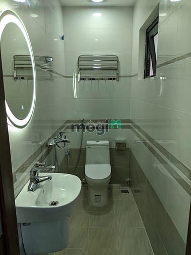 Hình ảnh Cho thuê nhà 5 tâng mặt phố Trần khát Chân