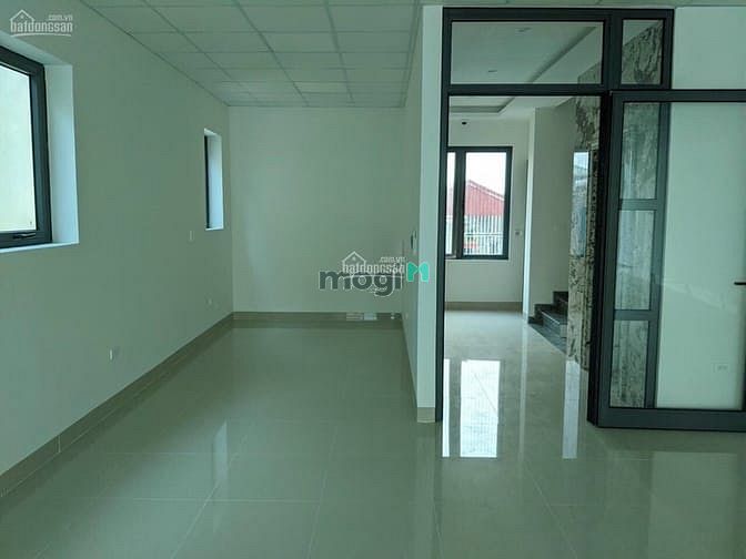 Hình ảnh Cho thuê nhà 5 tâng mặt phố Trần khát Chân