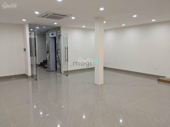 Hình ảnh Cho thuê nhà 5 tâng mặt phố Trần khát Chân