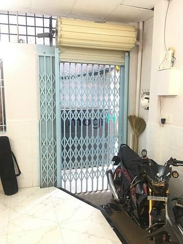 Hình ảnh Nhà 2 tầng giá mềm 3.9 tỷ hẻm Cô Bắc Q1