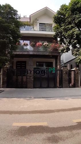 Hình ảnh Cho thuê biệt thự đường Đỗ Quang, 240m2, 5 tầng + 1 hầm, thang máy