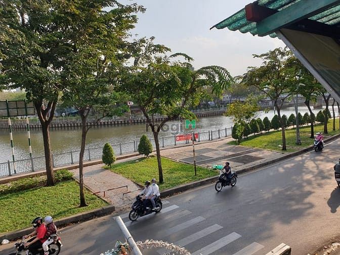 Hình ảnh Nhà 2 MT khu DC Miếu Nổi đông đúc