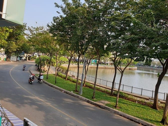 Hình ảnh Nhà 2 MT khu DC Miếu Nổi đông đúc