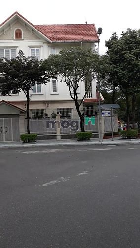 Hình ảnh biệt thự đường Duy Tân, 230m2, 5T+1 hầm, thang máy, 45tr/th