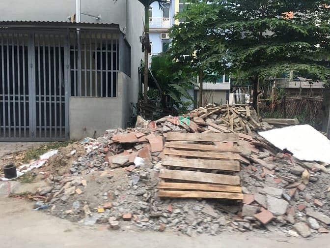 Hình ảnh Cần tiền bán gấp 50m đất TĐC Giang Biên view vườn hoa đường 13m