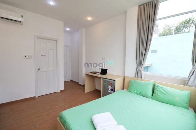 Hình ảnh Khai Trương Căn Hộ Quận 3 - Cửa Sổ Kính Hiện Đại